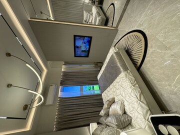 Room in 3 BHK Apartment at Panch Pakhadi – for Sale