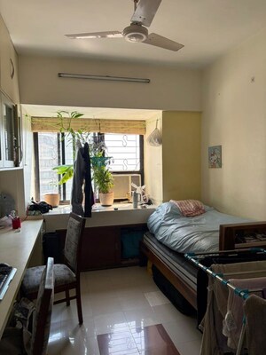 Room in 3 BHK Apartment at Rushabh Tower, Sewri – for Rent