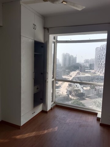 Room in 3 BHK Apartment at ILD Grand, Sector 37c – for Rent