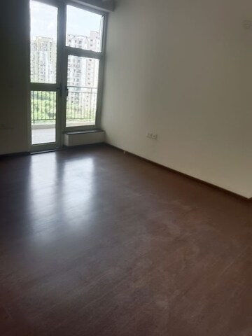 Room in 3 BHK Apartment at Imperia Esfera, Sector 37c – for Sale