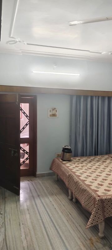 Bedroom in 3 BHK Apartment at Gomti Nagar – for Rent