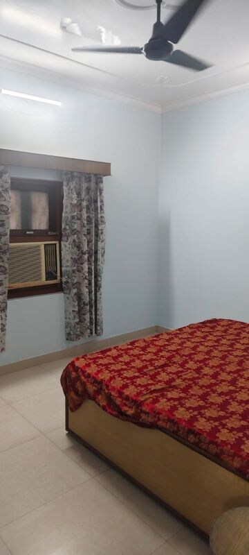 Bedroom in 3 BHK Apartment at Gomti Nagar – for Rent