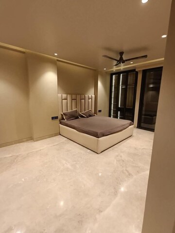 Room in 3 BHK Apartment at Dlf Cyber City, Sector 24 – for Rent