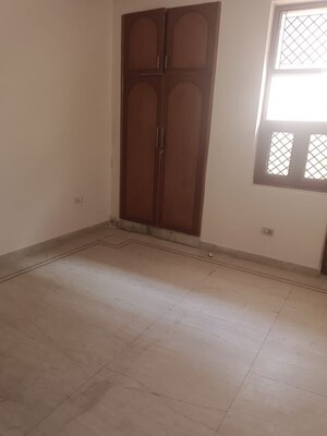 Room in 3 BHK Independent House at Sector 9 – for Rent
