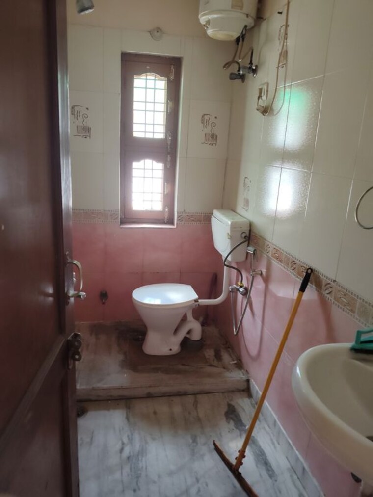 Bathroom, sector 9 2 Bedroom 1450 Sq.Ft. Independent House In Sector 9 Gurgaon 10066611
