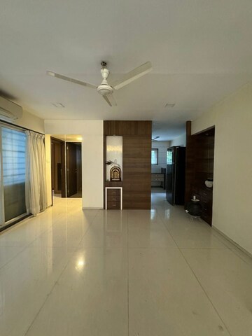 Room in 4 BHK Apartment at Lunawat 9 Abhimanshri, Aundh – for Rent