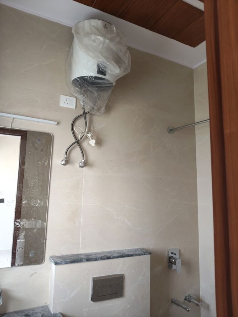 Bathroom, sector 10 1.5 Bedroom 650 Sq.Ft. Independent House In Sector 10 Gurgaon 10066621