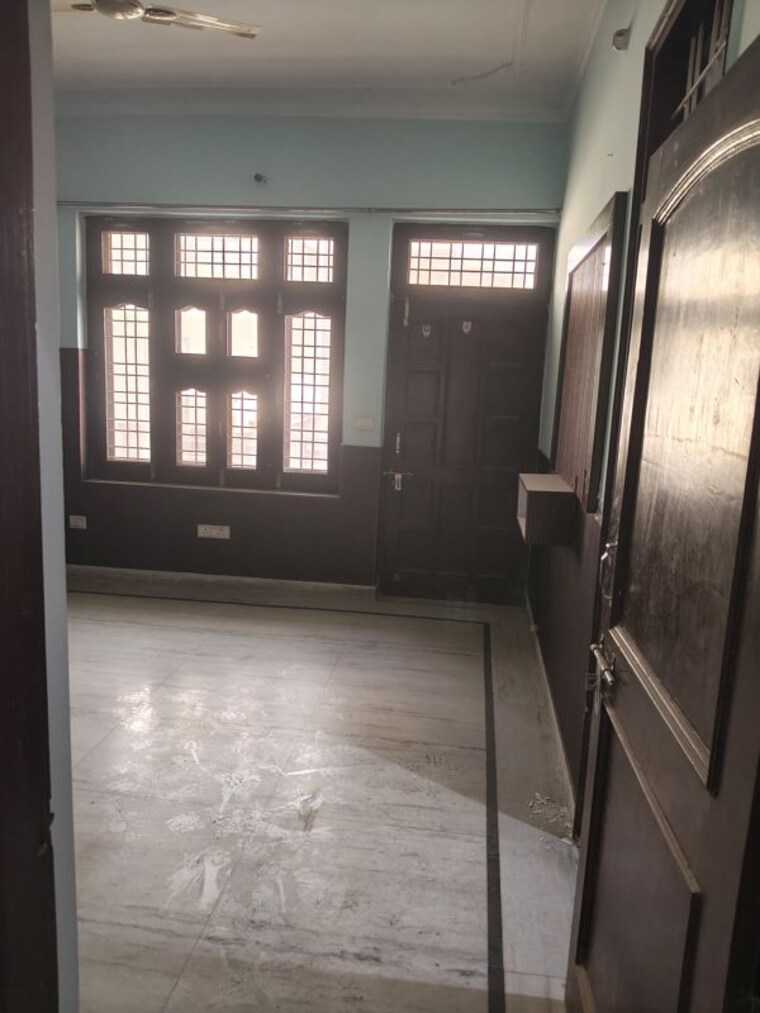  Parking, sector 10 1.5 Bedroom 650 Sq.Ft. Independent House In Sector 10 Gurgaon 10066621