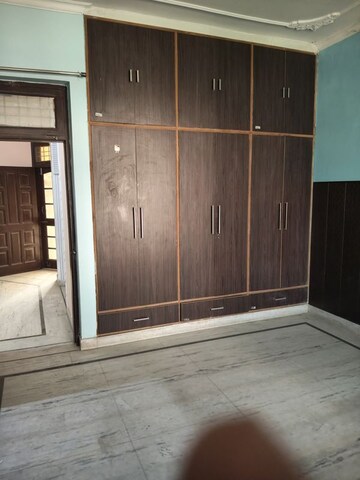 Room in 1.5 BHK Independent House at Sector 10 – for Rent