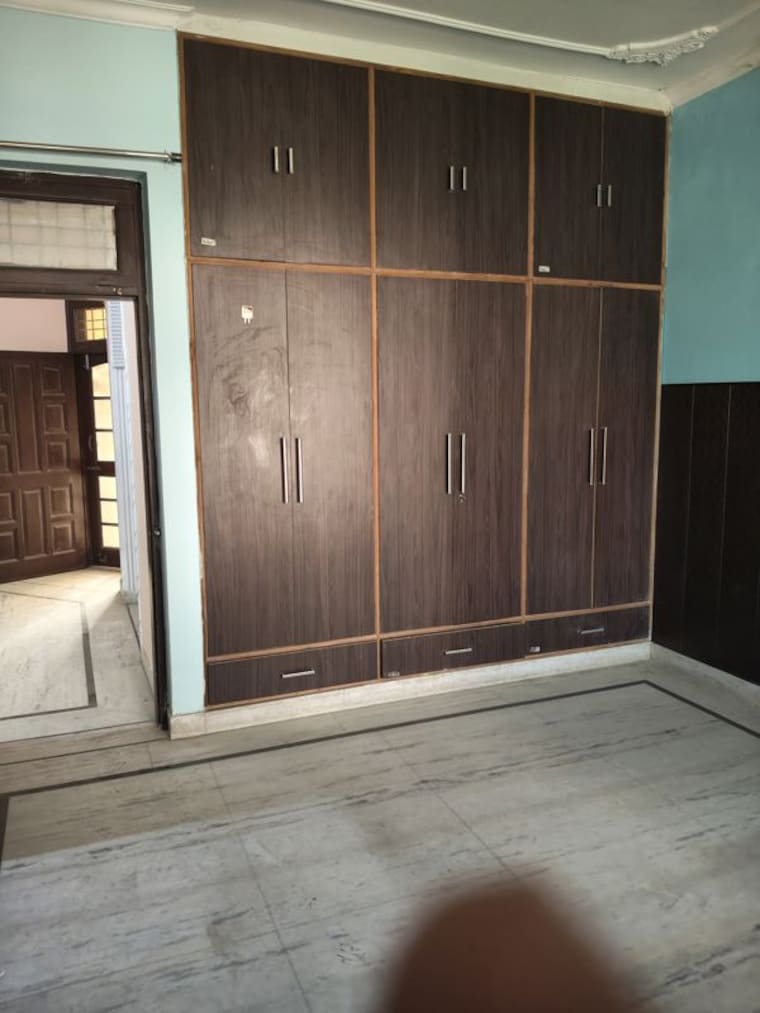 Room, sector 10 1.5 Bedroom 650 Sq.Ft. Independent House In Sector 10 Gurgaon 10066621