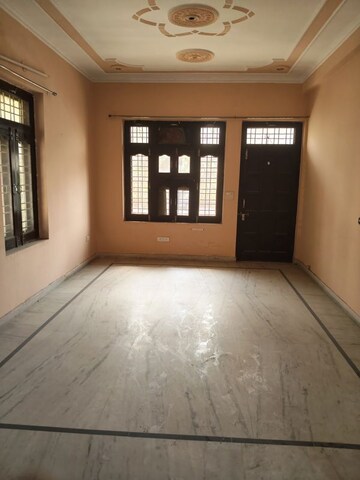 Room in 1.5 BHK Independent House at Sector 10 – for Rent