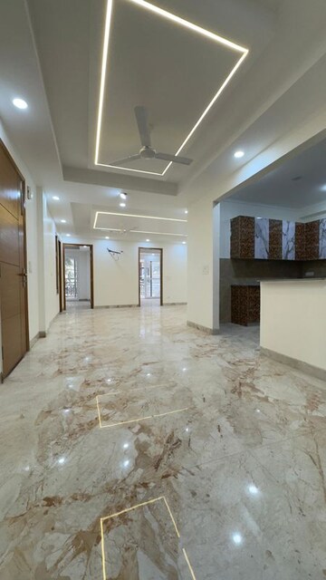 Room in 4 BHK Apartment at Palm Residency Chhatarpur, Chattarpur – for Rent