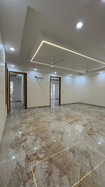 Room in 4 BHK Apartment at Palm Residency Chhatarpur, Chattarpur – for Rent