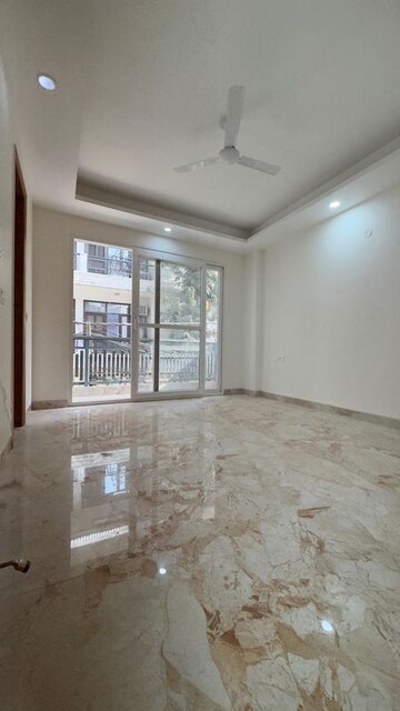 Room in 4 BHK Apartment at Palm Residency Chhatarpur, Chattarpur – for Rent