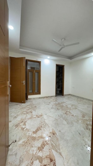 Room in 4 BHK Apartment at Palm Residency Chhatarpur, Chattarpur – for Rent
