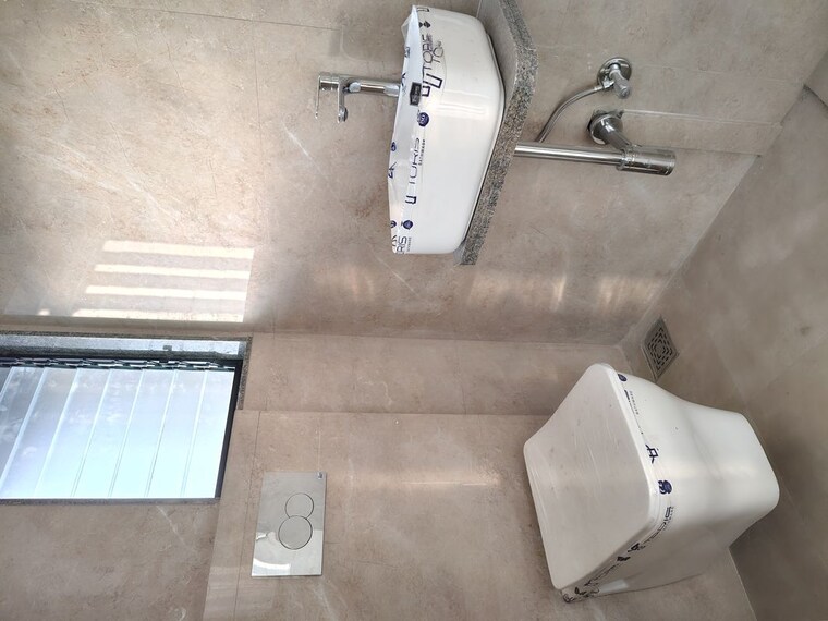 Bathroom, prem-sagar-chs-santacruz-west 1 Bedroom 515 Sq.Ft. Apartment In Santacruz West Mumbai 9630163