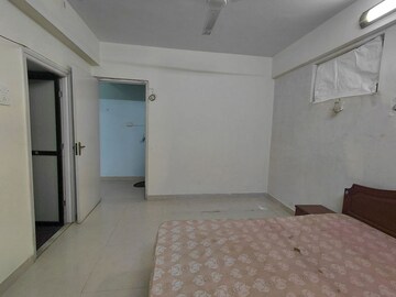 Room in 1 BHK Apartment at Shiv Shakti CHS Malad West, Malad West – for Rent