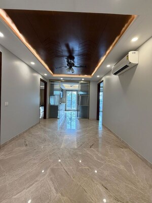 Building Lobby in 2 BHK Apartment at Suncity Avenue 76, Sector 76 – for Sale