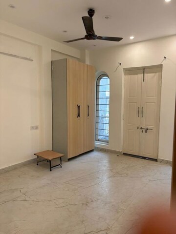 Room in 2 BHK Builder Floor at Sector 46 – for Rent