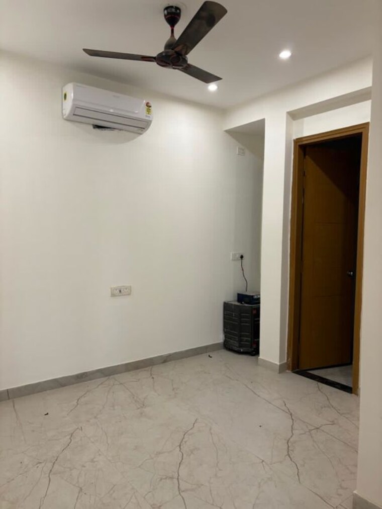 Room, sector 46 2 Bedroom 1150 Sq.Ft. Builder Floor In Sector 46 Gurgaon 10066714