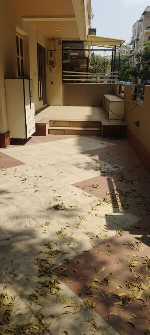 Room in 4 BHK Villa at Vastrapur – for Sale