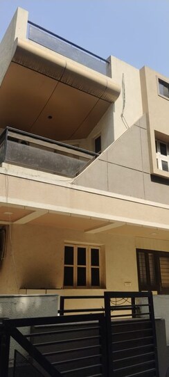 4 BHK + Study Room,Extra Room Villa For Sale in Vastrapur