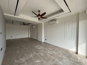 Room in 4 BHK Builder Floor at Sector 60 – for Rent