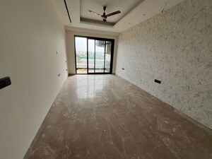 Room in 4 BHK Builder Floor at Sector 60 – for Rent