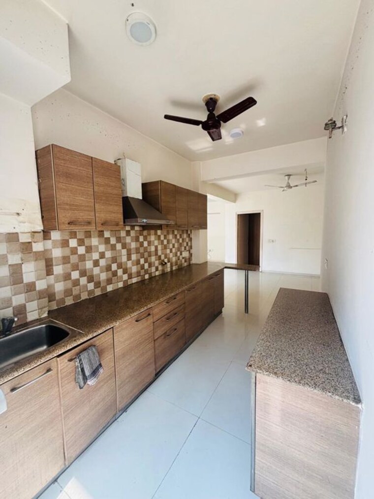 Kitchen, tulip-violet 3 Bedroom 1578 Sq.Ft. Apartment In Sector 69 Gurgaon 10066774