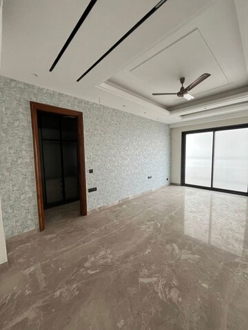 Room in 4 BHK Builder Floor at BPTP Astaire Gardens, Sector 70a – for Sale