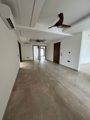 Room in 4 BHK Builder Floor at BPTP Astaire Gardens, Sector 70a – for Sale