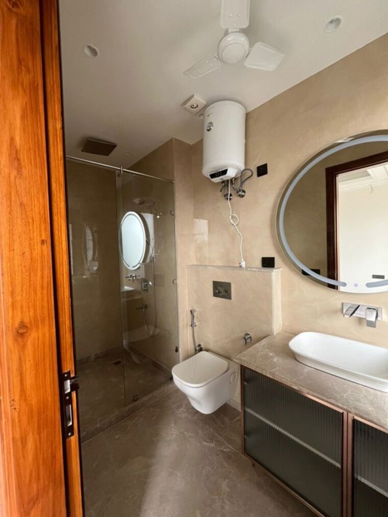 Bathroom, dlf-atria 4 Bedroom 3900 Sq.Ft. Builder Floor In Dlf Phase ii Gurgaon 10066791