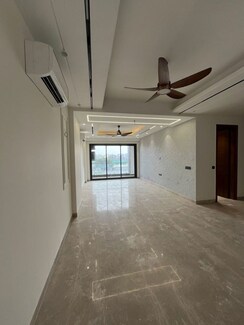 4 BHK + Pooja Room,Servant Room,Study Room,Extra Room Builder Floor For Rent in DLF Atria