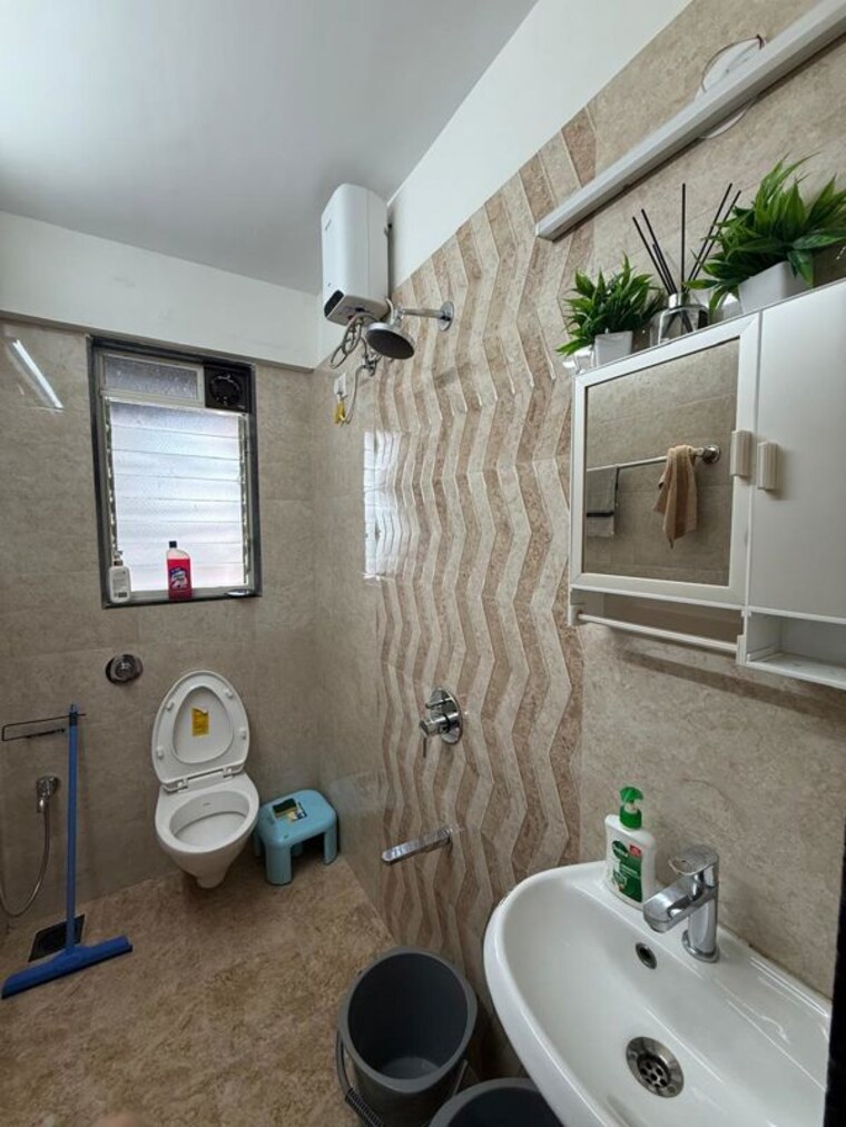 Bathroom, chembur 2 Bedroom 902 Sq.Ft. Apartment In Chembur Mumbai 10066781