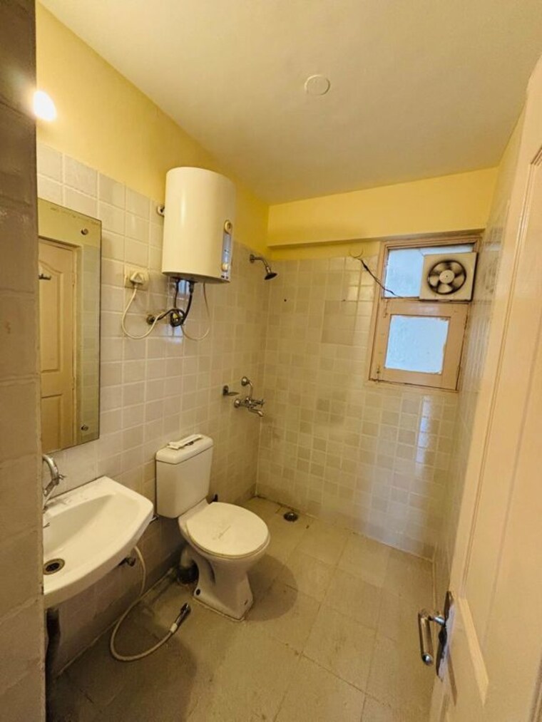 Bathroom, tulip-orange 3 Bedroom 1437 Sq.Ft. Apartment In Sector 70 Gurgaon 10066799