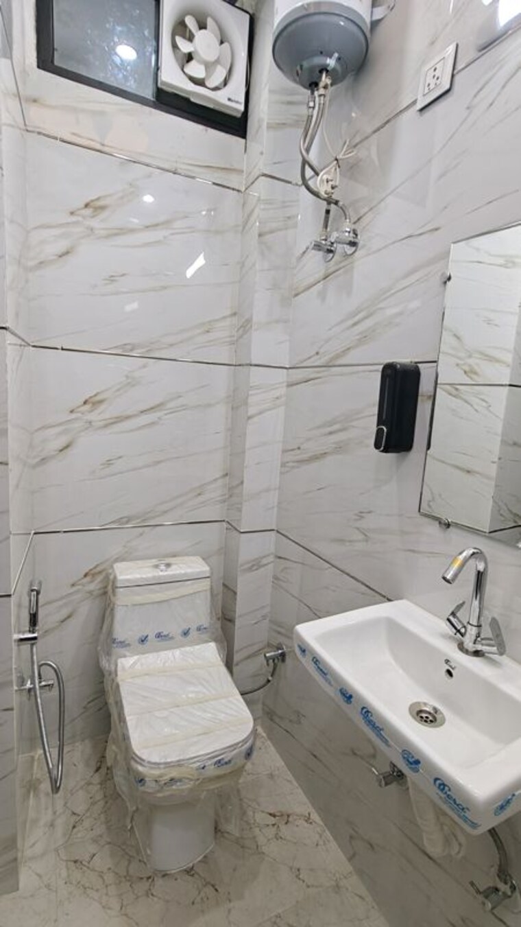 Bathroom, malviya nagar 2 Bedroom 1000 Sq.Ft. Builder Floor In Malviya Nagar Delhi 10066813