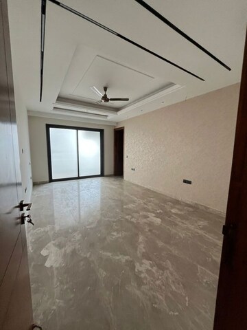 Room in 4 BHK Builder Floor at DLF Imperial Residences, Dlf Phase I – for Sale