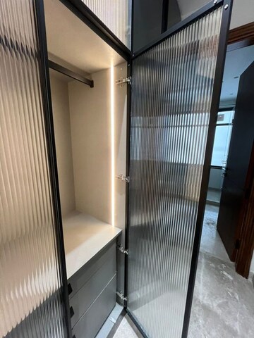 Bathroom in 4 BHK Builder Floor at DLF Imperial Residences, Dlf Phase I – for Sale