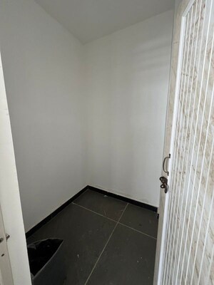 Bathroom in 4 BHK Builder Floor at DLF Imperial Residences, Dlf Phase I – for Sale