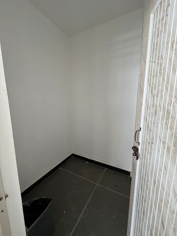 Bathroom in 4 BHK Builder Floor at DLF Imperial Residences, Dlf Phase I – for Sale