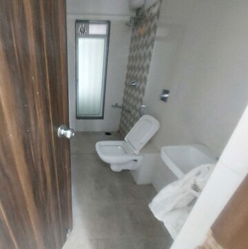Bathroom in 3 BHK Apartment at Imperia Apartment, Tardeo – for Sale