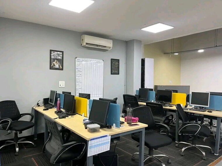 Team Area, sector 2 Commercial Office Space 650 Sq.Ft. In Sector 2 Noida 10066867