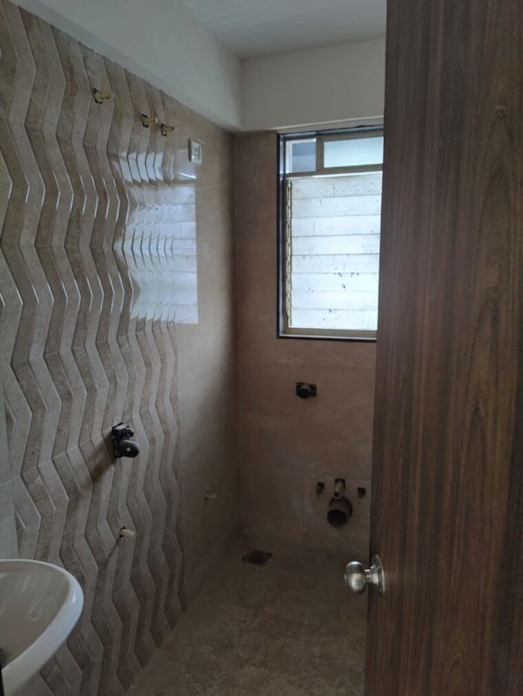 Bathroom, chembur 1 Bedroom 621 Sq.Ft. Apartment In Chembur Mumbai 10066876