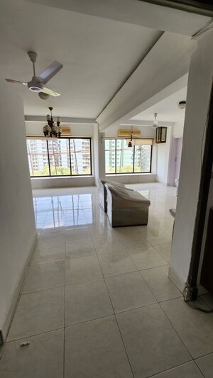 Bathroom in 4 BHK Apartment at Raheja Township, Malad East – for Rent