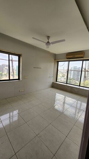 Room in 4 BHK Apartment at Raheja Township, Malad East – for Rent