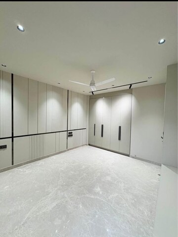 Room in 3 BHK Builder Floor at Green Wood City, Sector 45 – for Sale