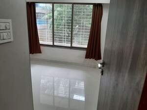 Room in 3 BHK Apartment at Gemstar Symphony, Kandivali West – for Rent