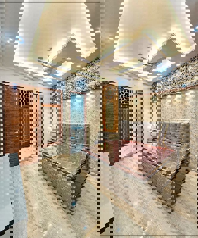 3.5 BHK + Extra Room 1600 Sq.Ft. Builder Floor in Shanti Plaza Vaishali