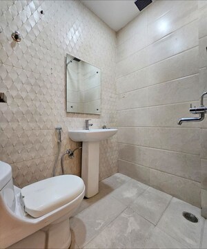 Bathroom in 3.5 BHK Builder Floor at Shanti Plaza Vaishali, Vaishali Sector 4 – for Rent