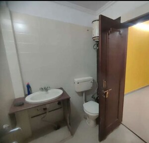 Bathroom in 2 BHK Apartment at Hazratganj – for Rent